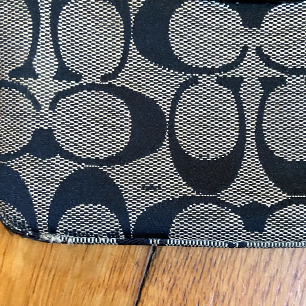 (1492) COACH Black & Grey Wristlet Silver Hardware with Signature Coach Keychain - Picture 2 of 7